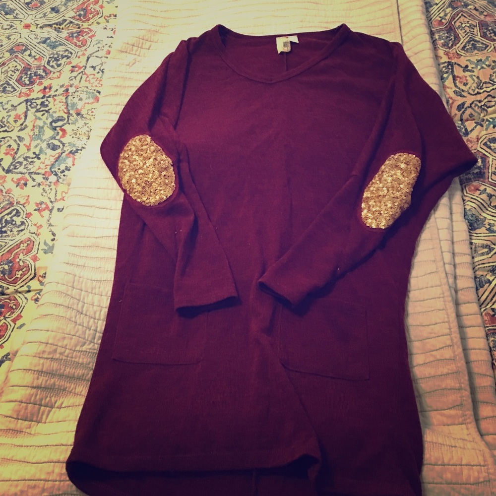 Maroon sweater